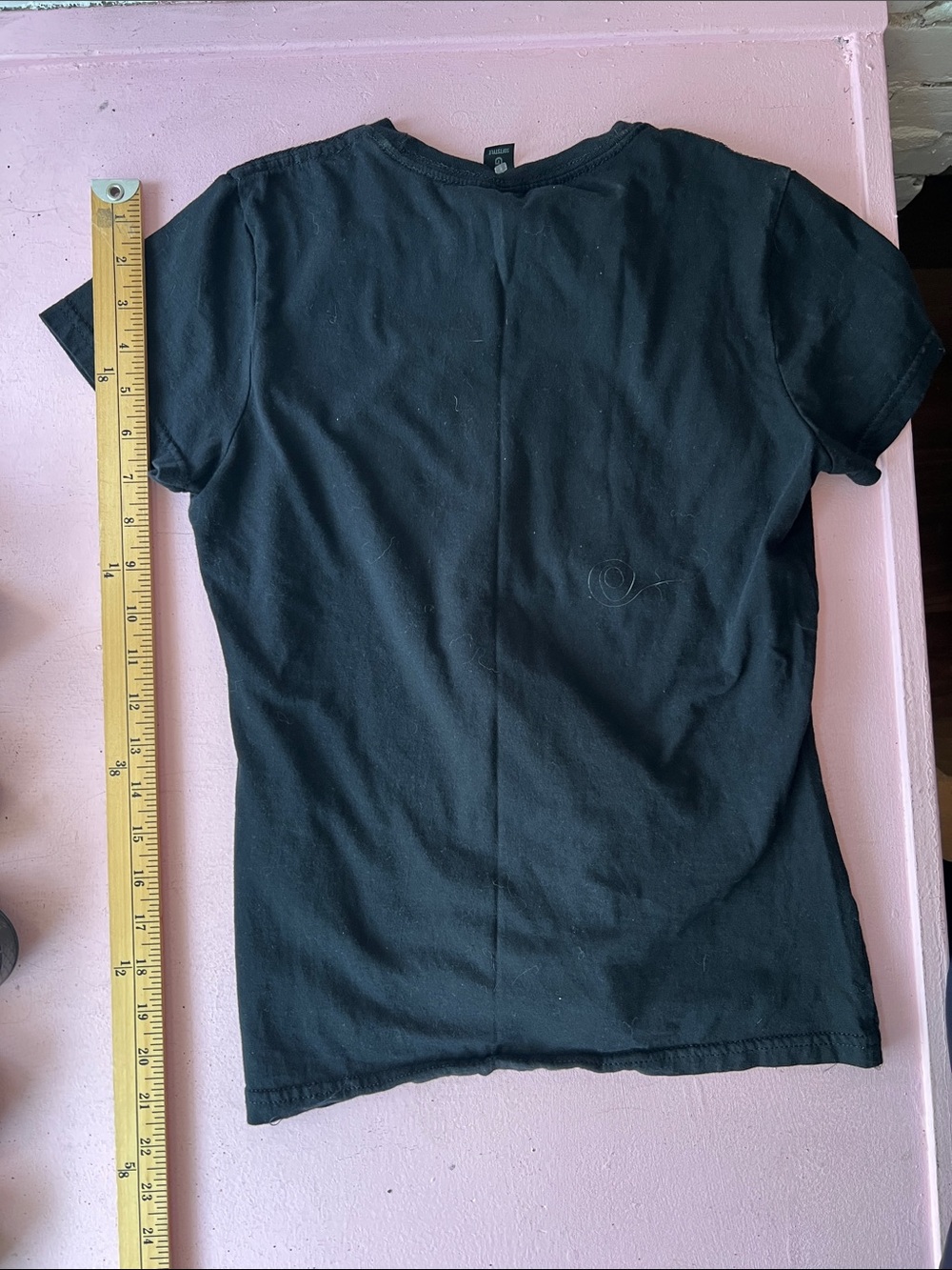 Gildan Black Short Sleeve Tee with Red and Yellow Graphic vintage Canucks tee - Picture 4 of 4